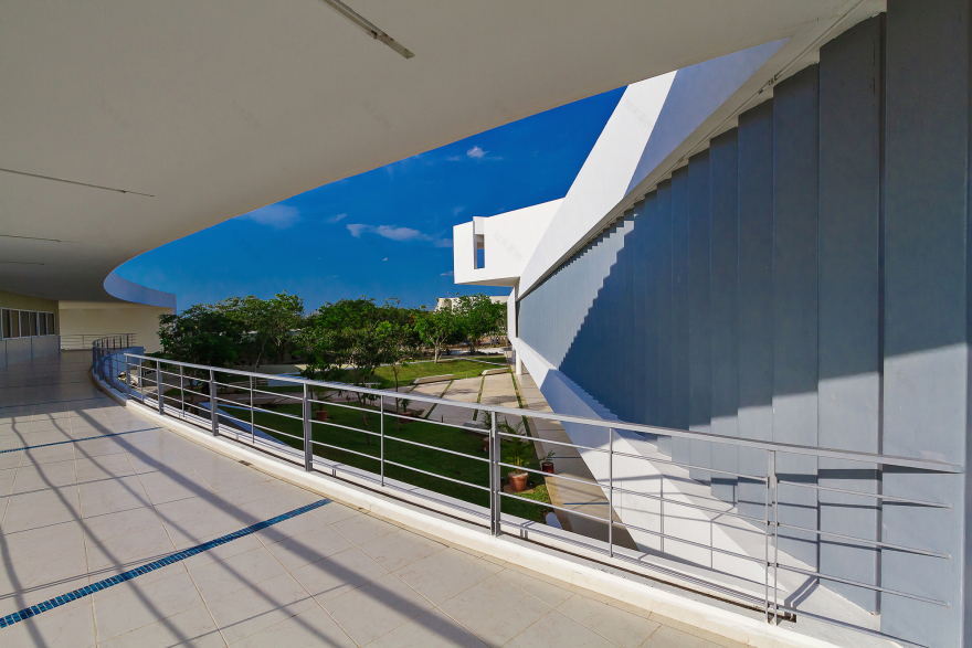 墨西哥尤卡坦自治大学教育建筑——绿色校园中的曲线魅力-13