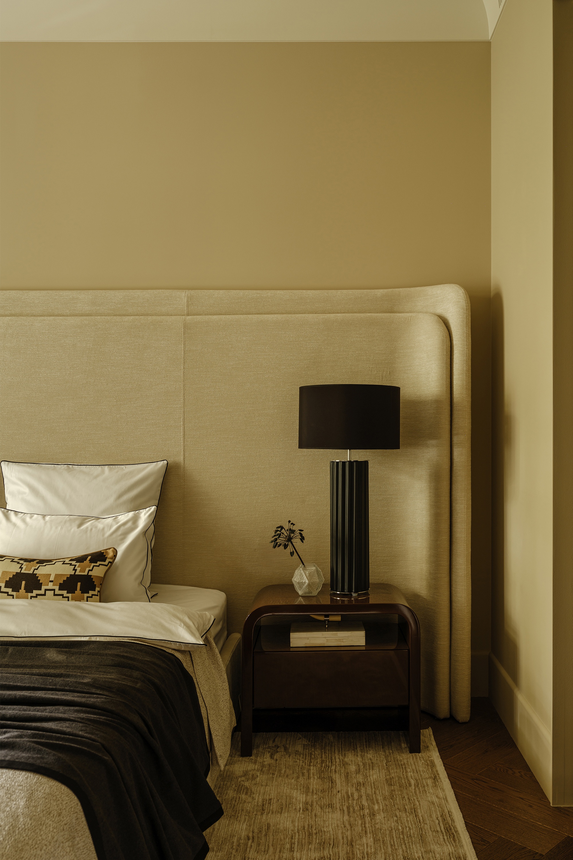 Elegant Apartment in Warm Tones : 当代设计表达丨Vera Lemeshko-25
