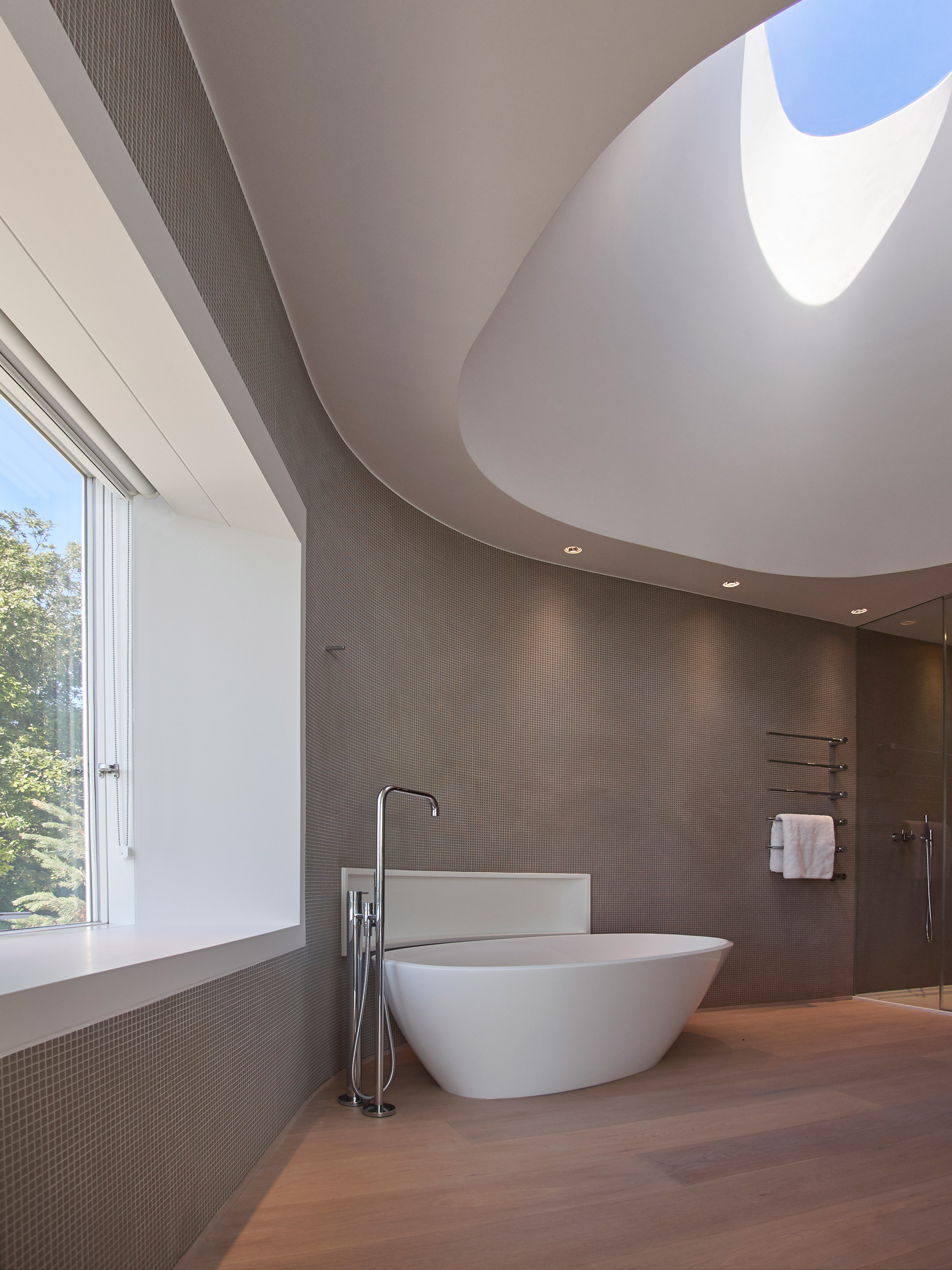 Tonkin Liu perches "castle-like" residence on Dover's white cliffs-16