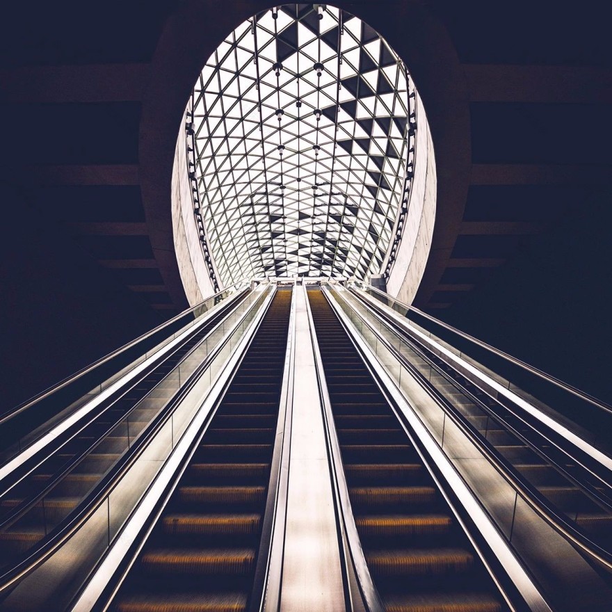 穿越天空的隧道 | 摄影师 Zsolt Hlinka 的几何建筑视觉-17
