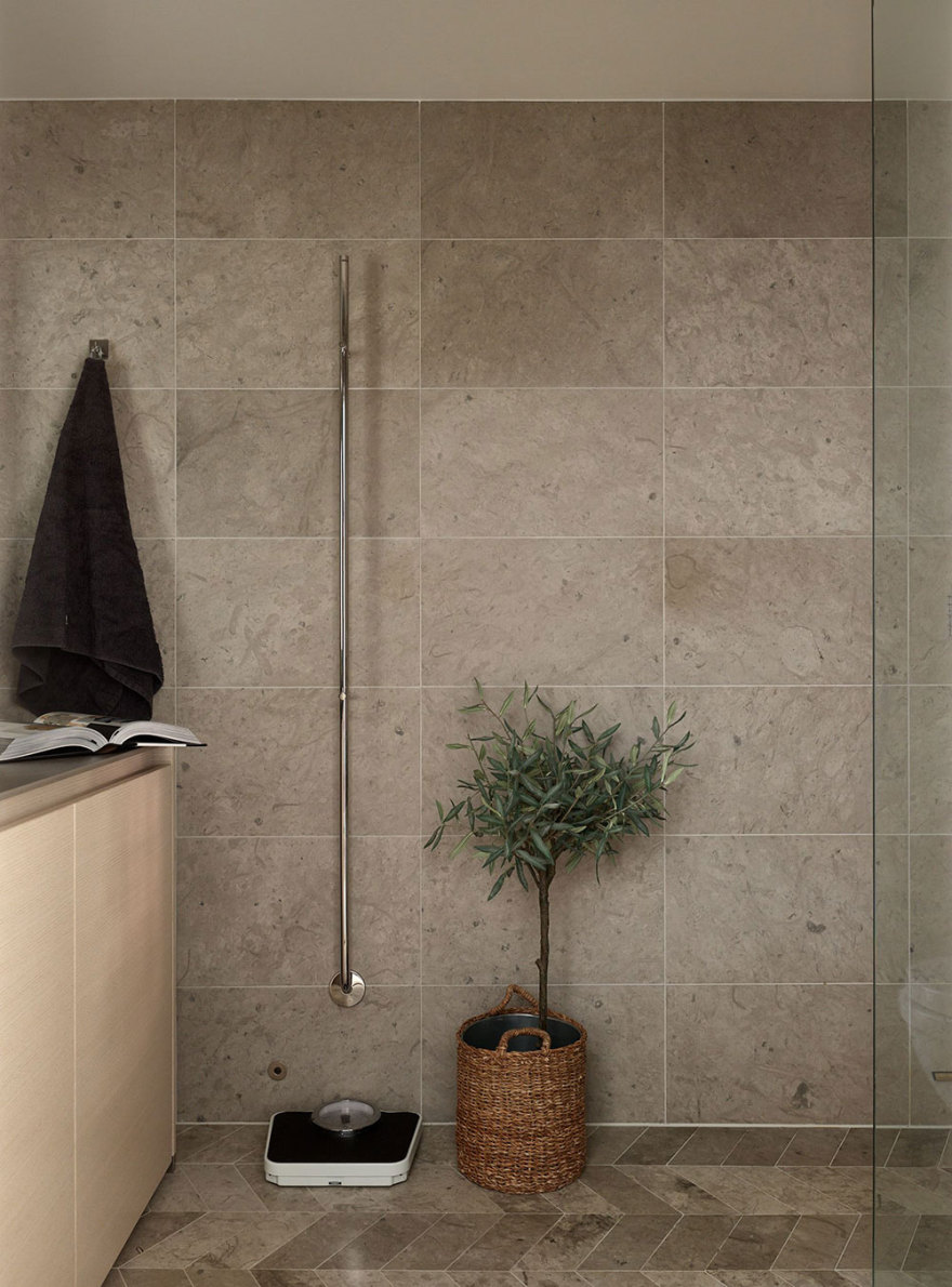 斯德哥尔摩工业风公寓的粉色卧室设计-21