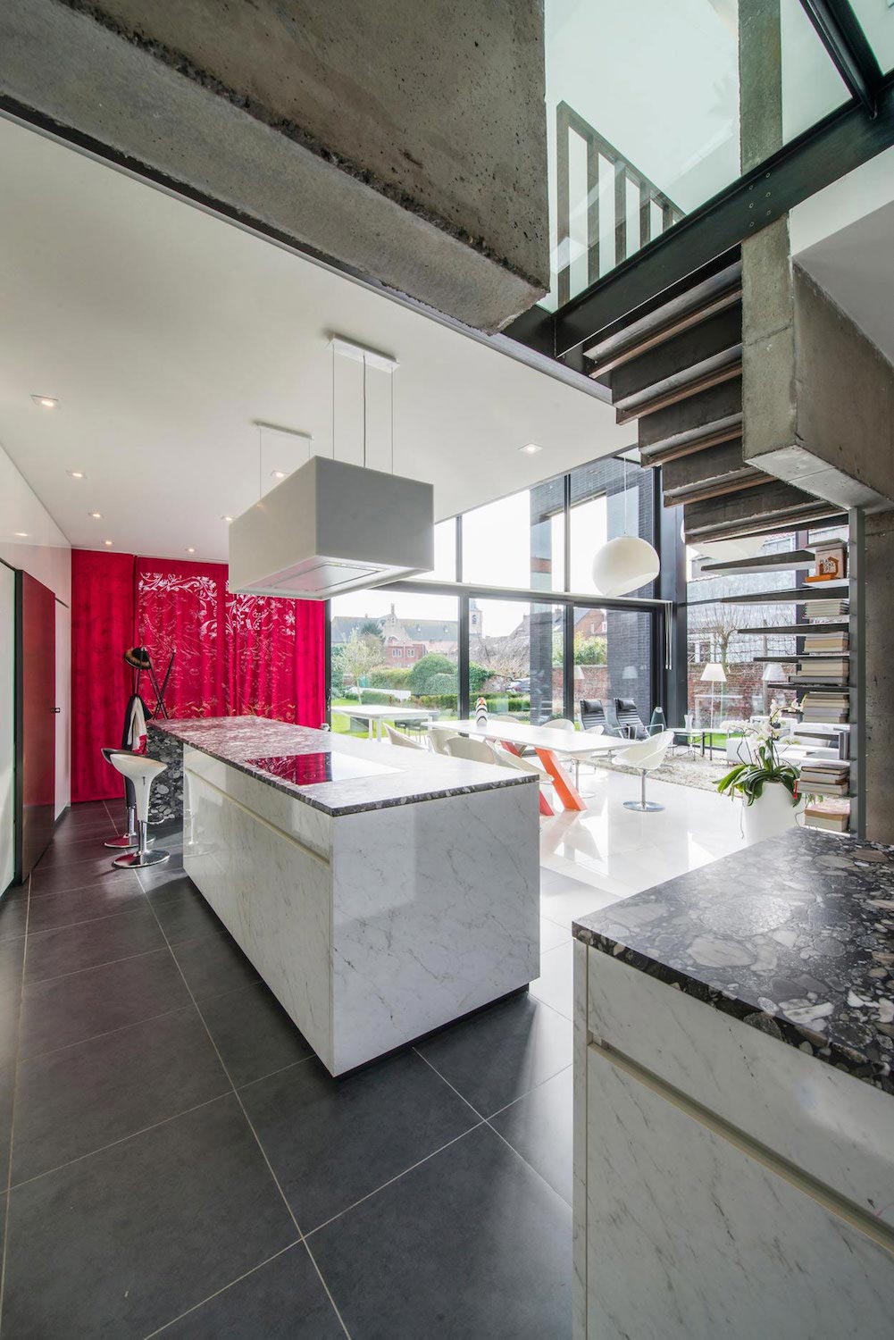 比利时阿尔蒂普改造面包店为明亮通风之家-15