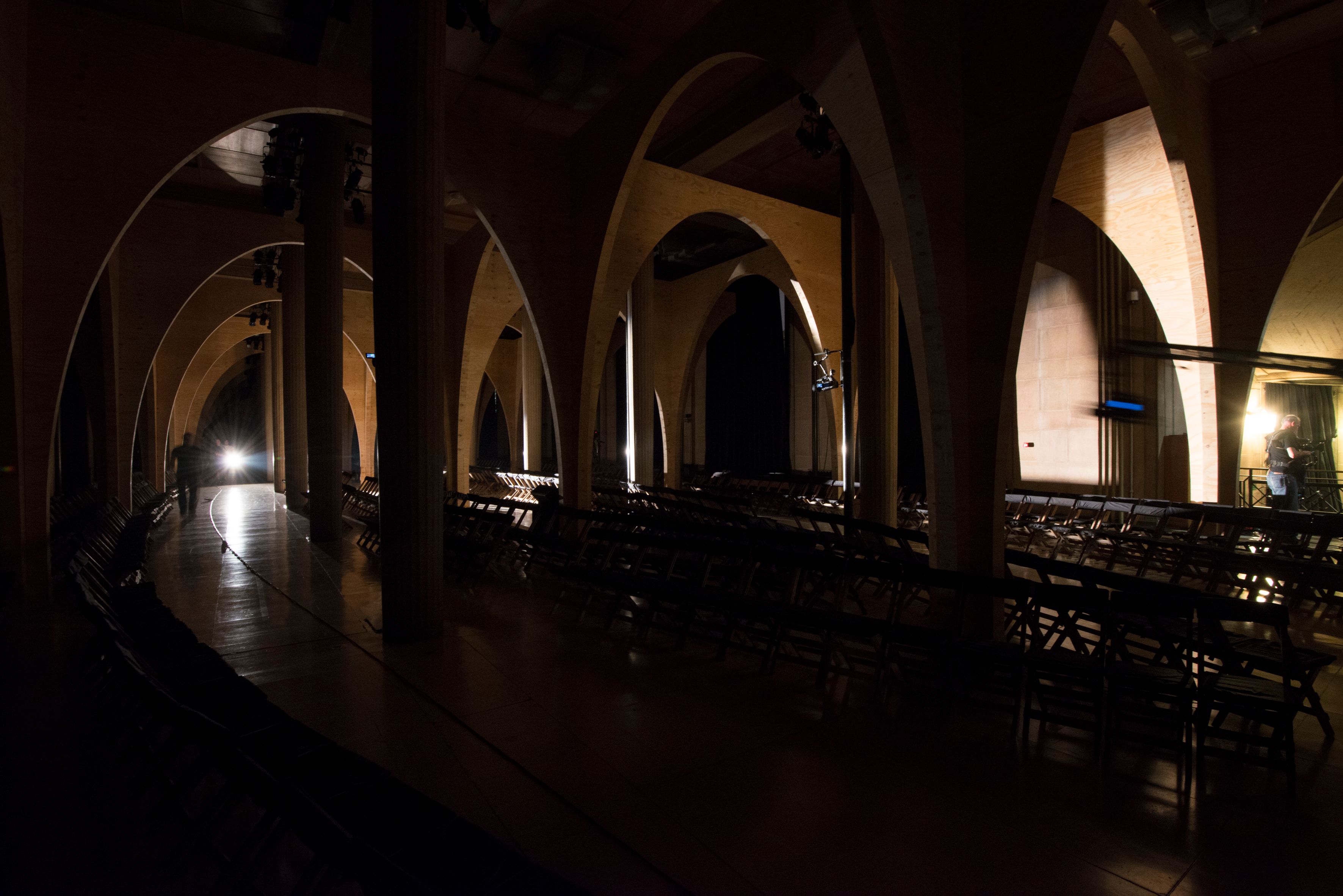 2015 春夏 Miu Miu 巴黎时装秀 | 建筑与时尚的完美交融-5