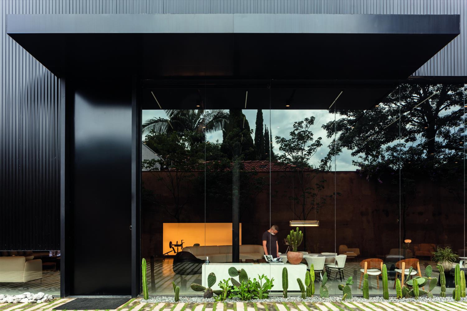 巴西 Mula Preta 商业展示厅-4