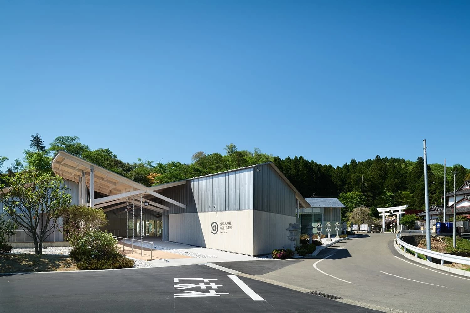 KANAHEBISUI Shrine Gaien SandoTerrace-8