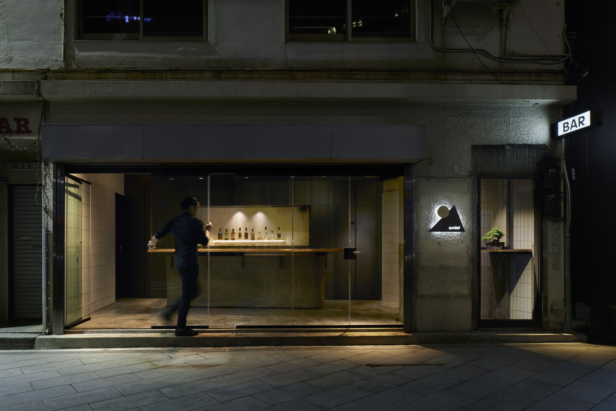 闹市中的静谧 · Roppongi 象征性酒吧设计丨日本东京丨Joke Design-16