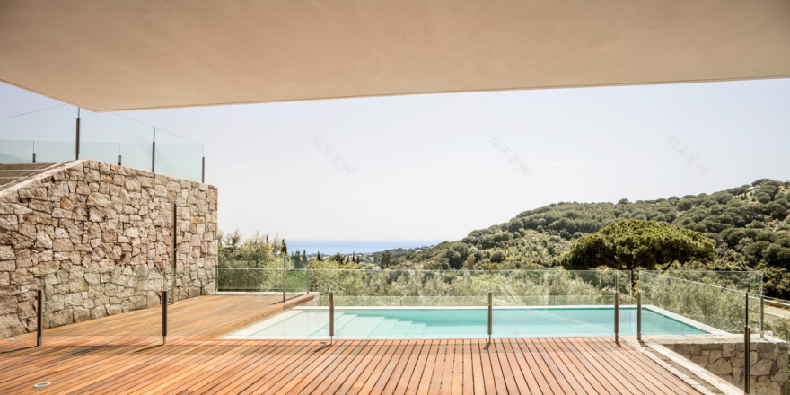 历史与自然相融的西班牙别墅设计-16