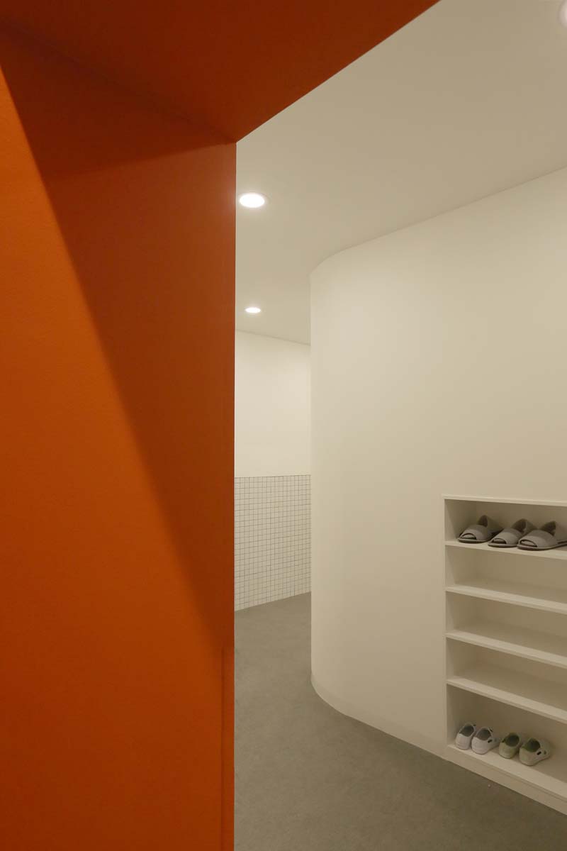 简约纯白，儿童艺术学院的精致空间-8