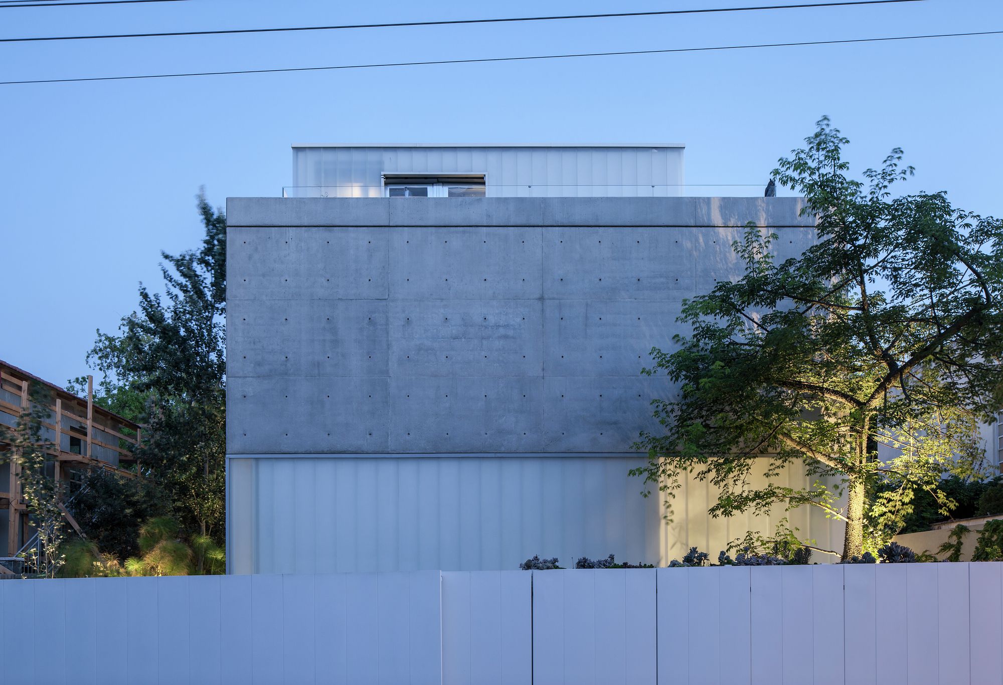 割裂与连接 | 混凝土与玻璃的共生之作-93