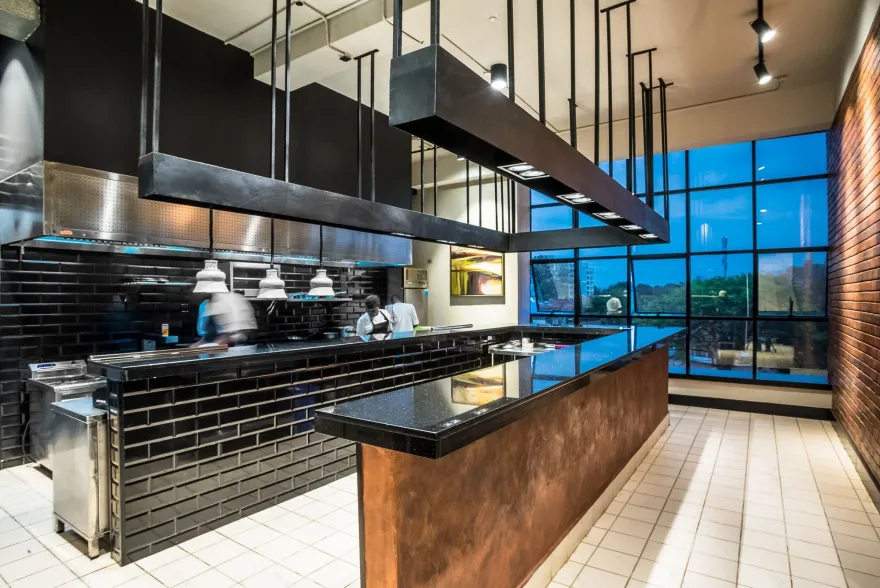 纽约风格餐厅设计,展现红砖、皮革与黑白的魅力-38