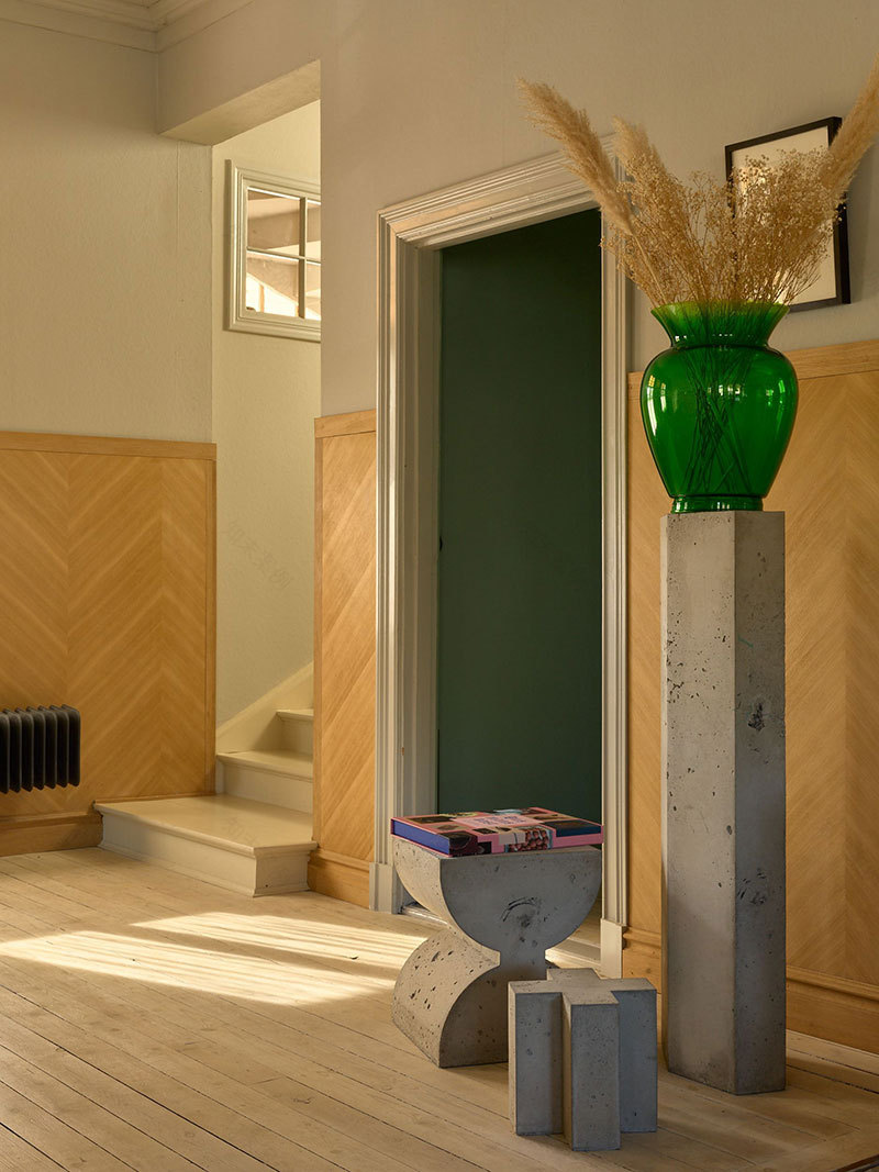 瑞典小镇的复古火车住宅设计-17