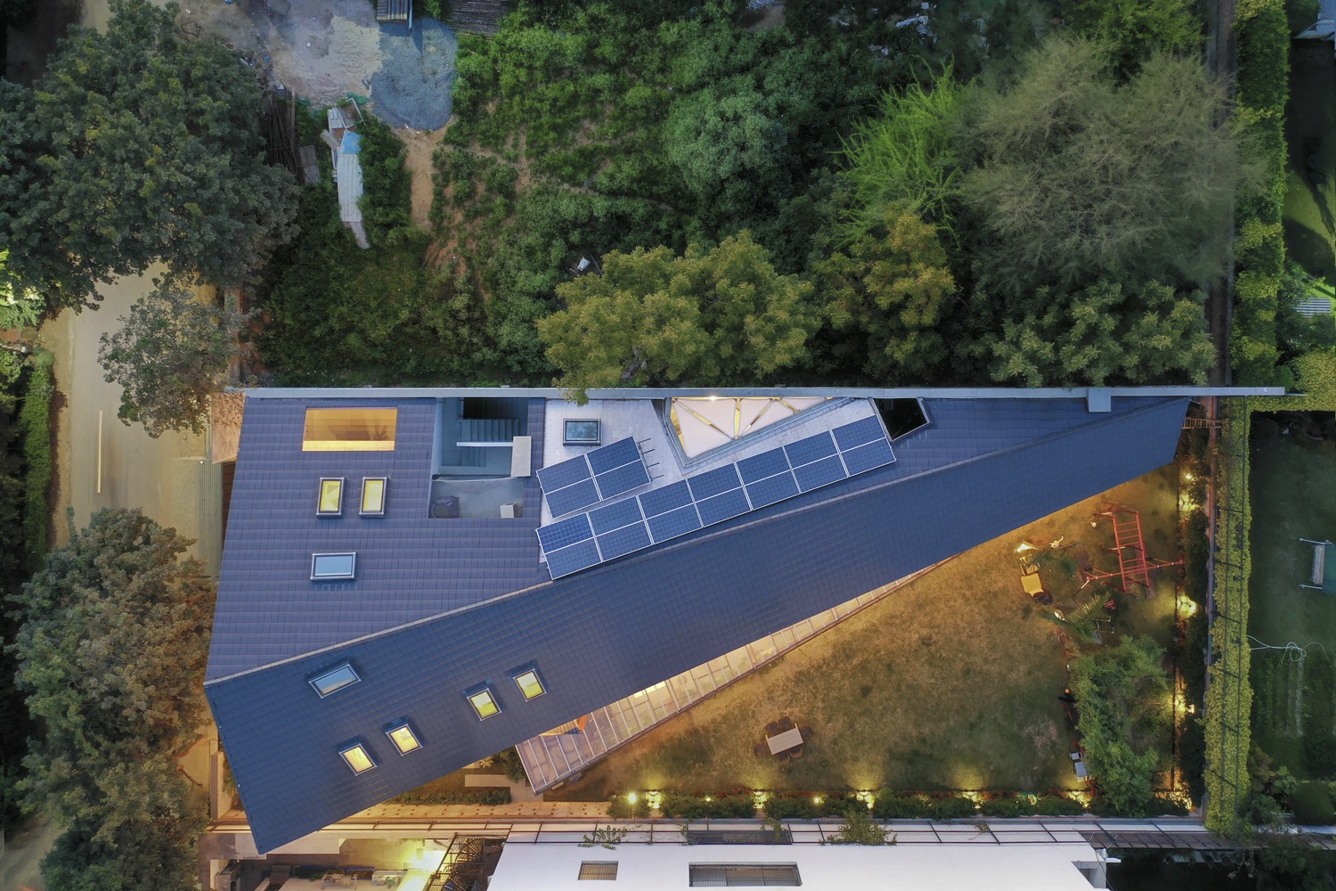 印度 Chromatic House · 色彩斑斓的童趣之家丨Anagram Architects-19