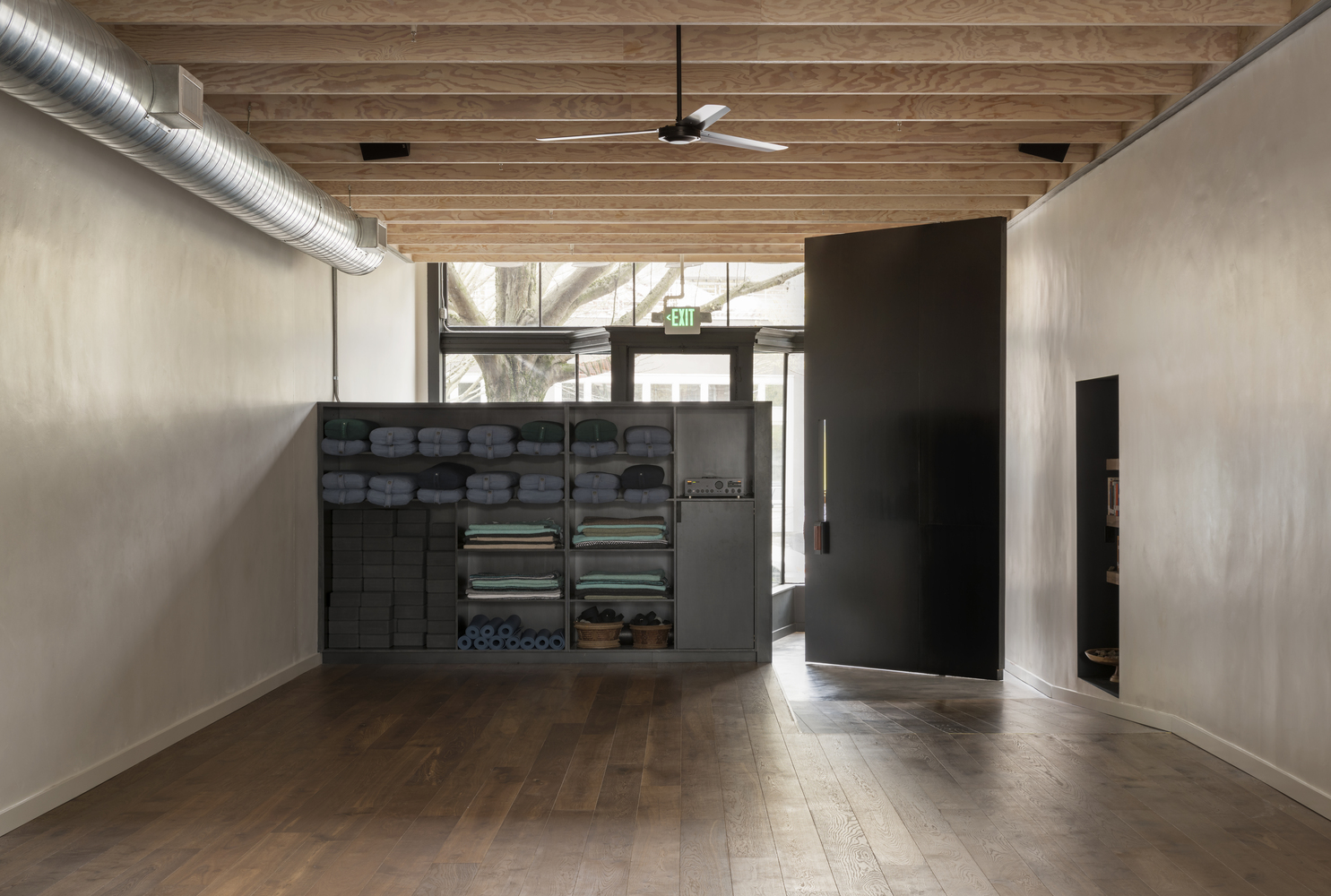 翻修后的瑜伽空间,熟悉的美学与创新设计的完美结合-23