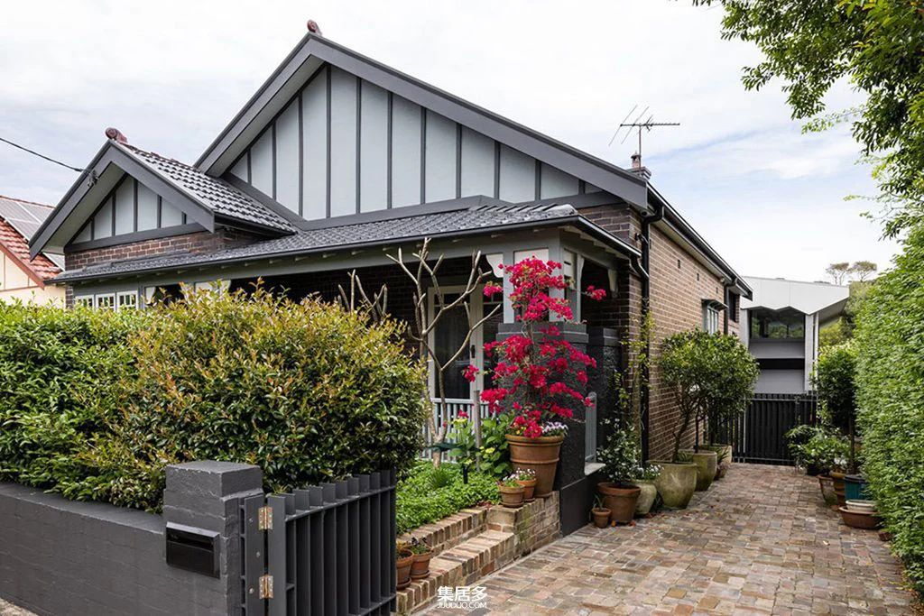 拥有独特屋顶和壮观黑色厨房的悉尼豪宅-25