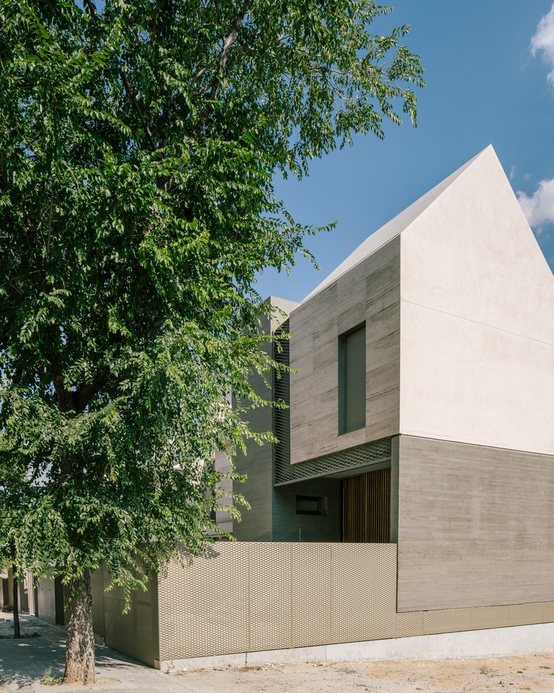 马德里锯齿形屋顶住宅-20