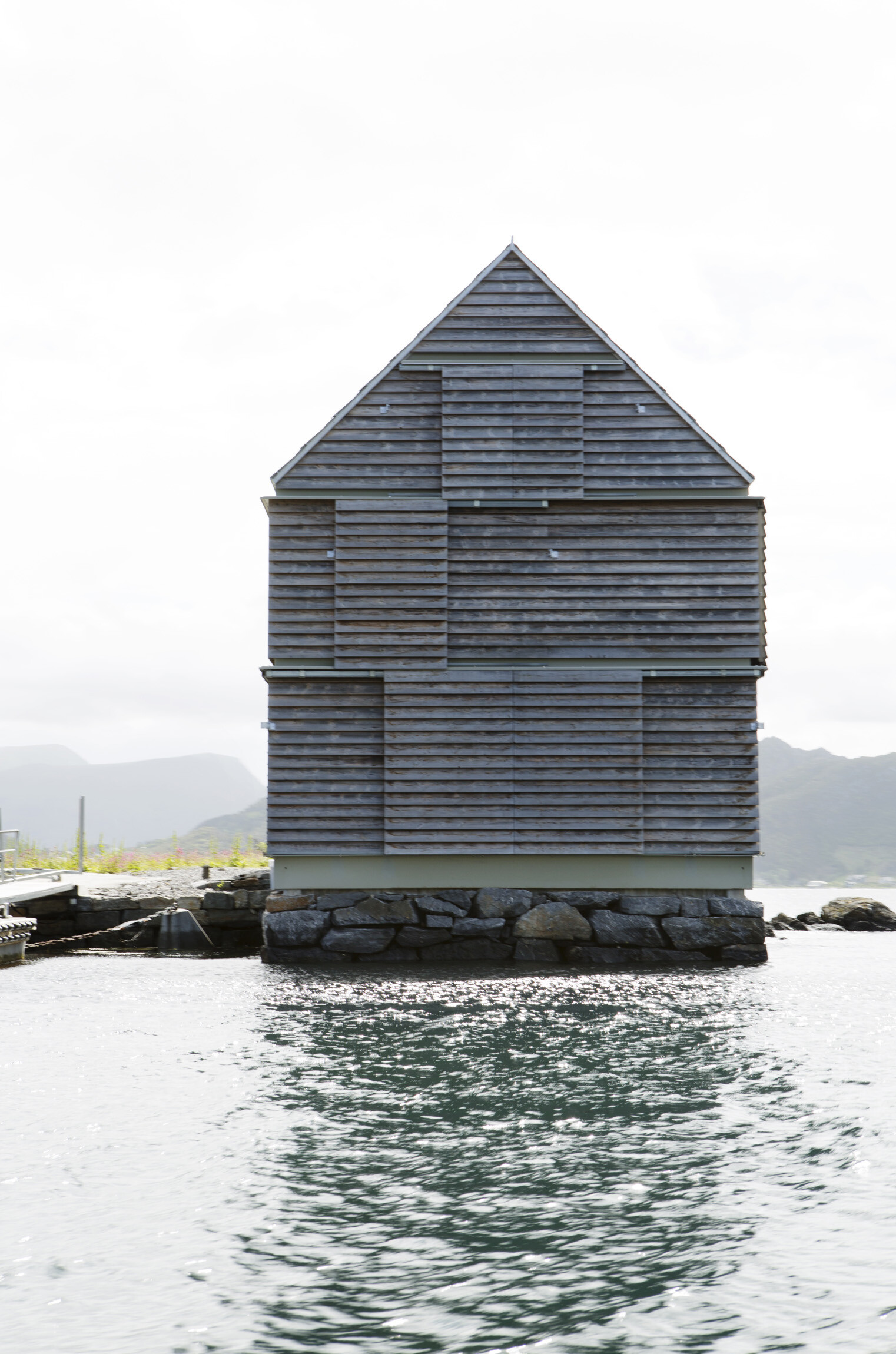 极端风暴后的匿名奇迹-9