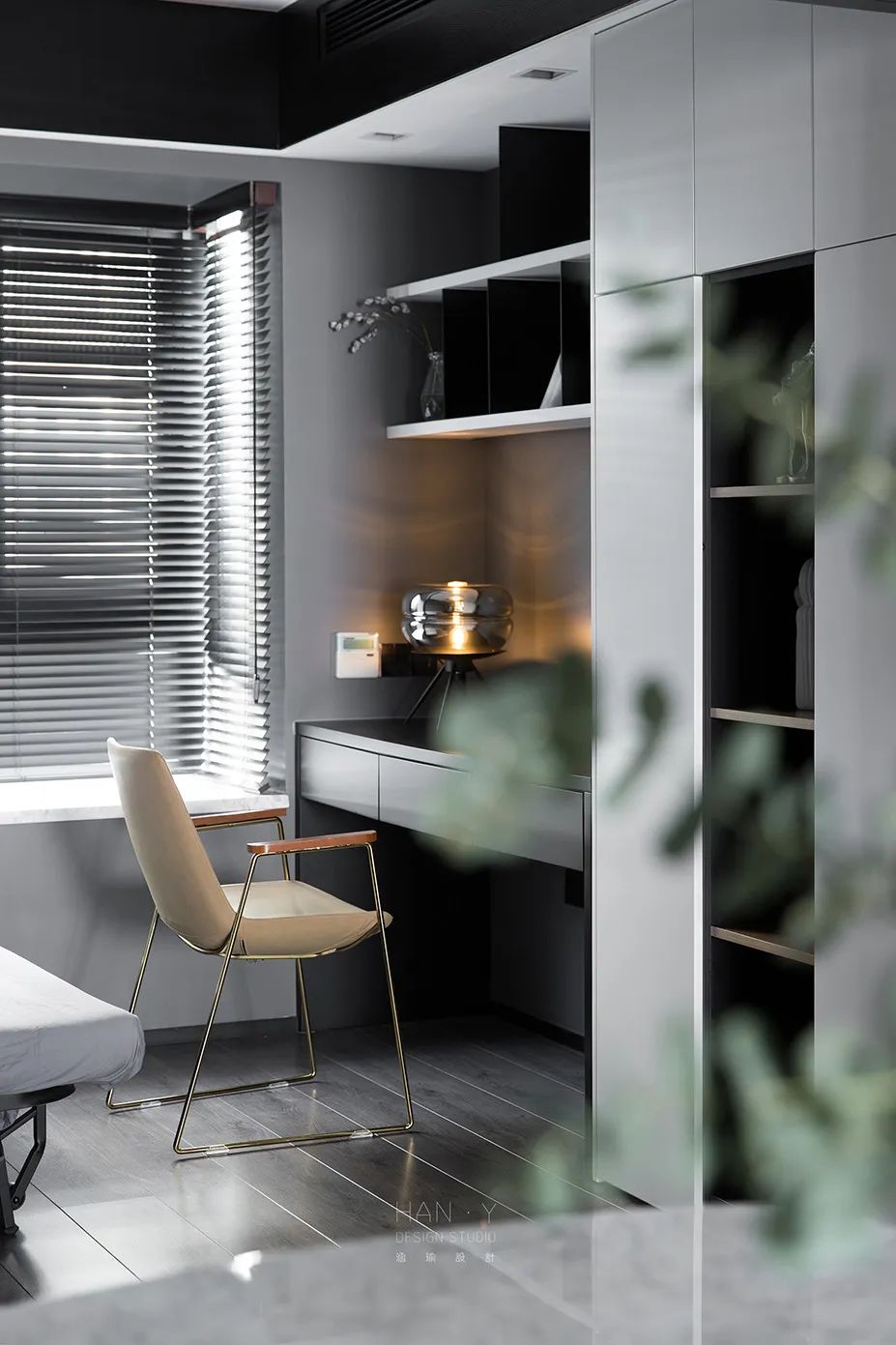 高级黑灰木元素，打造 100 平简约温馨家-33