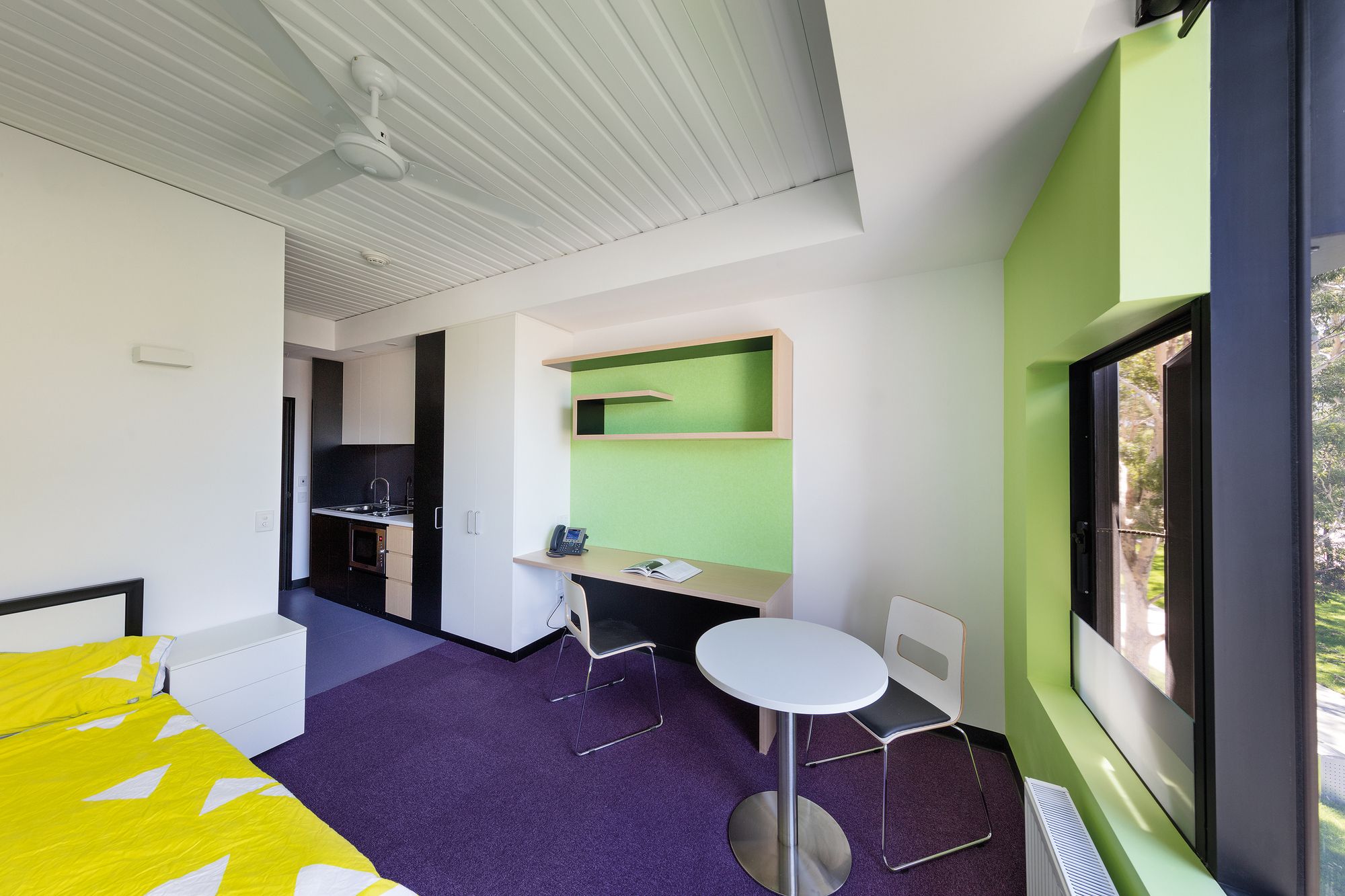 墨尔本莫纳什大学洛根公寓楼——现代主义与生态的和谐融合-18