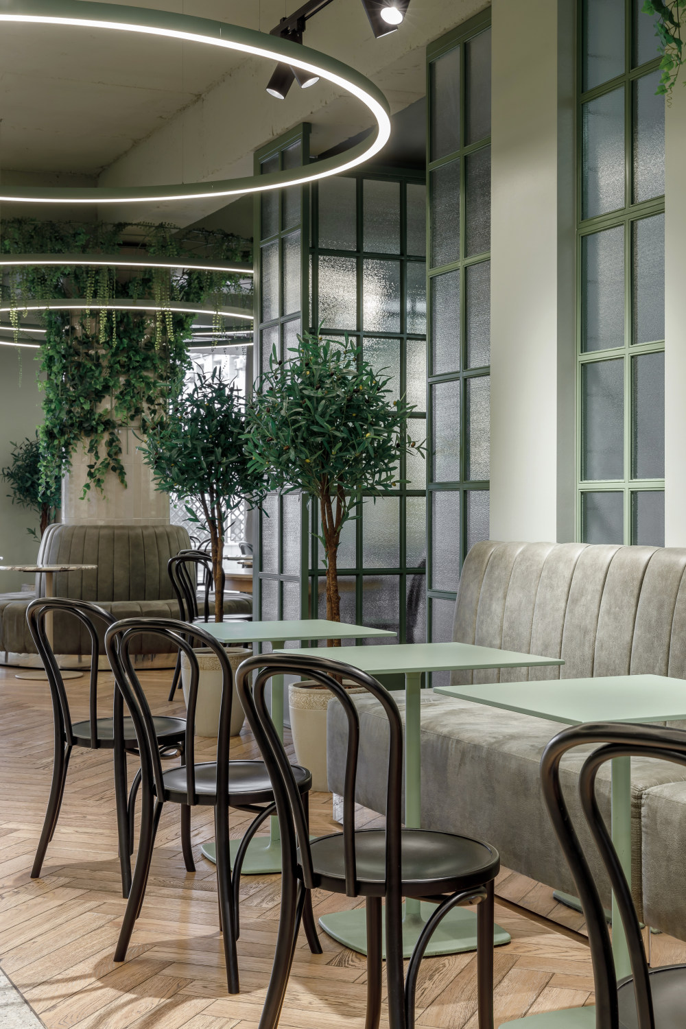 环形灯光点亮俄罗斯咖啡馆设计丨Ledmonster-7