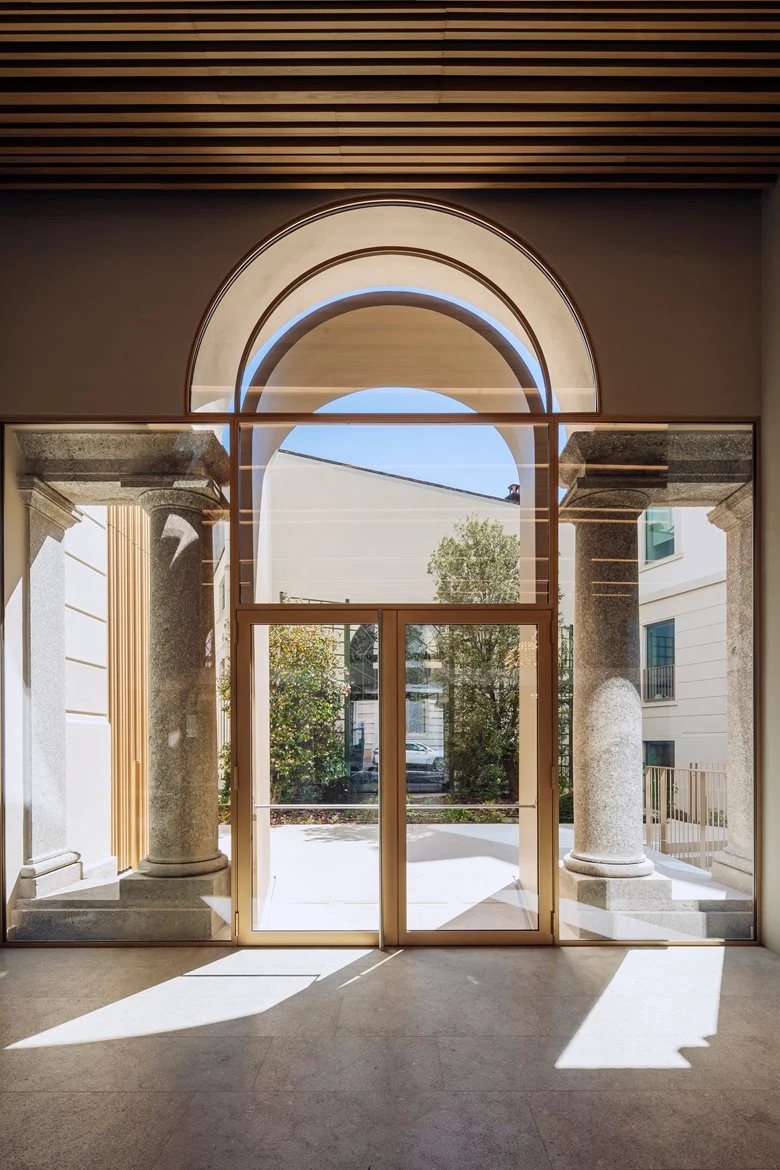 历史上预存和当代目标之间调和的银行办公室设计丨阿方索  费米亚及其工作室（戈者设计）-15