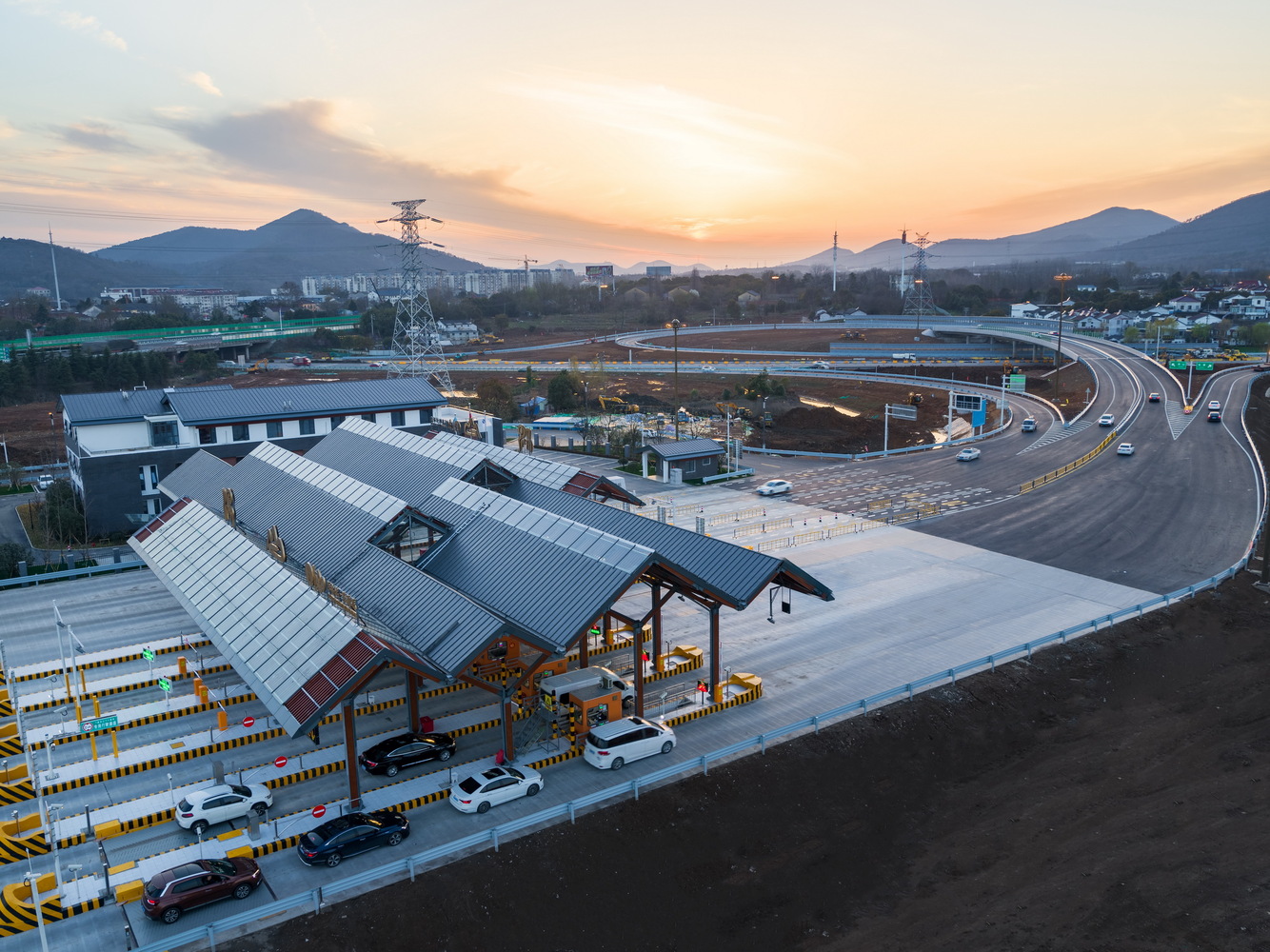 南京沪蓉高速汤山互通收费站大棚丨中国南京丨东南大学建筑设计研究院建筑技术与艺术（ATA）工作室-9
