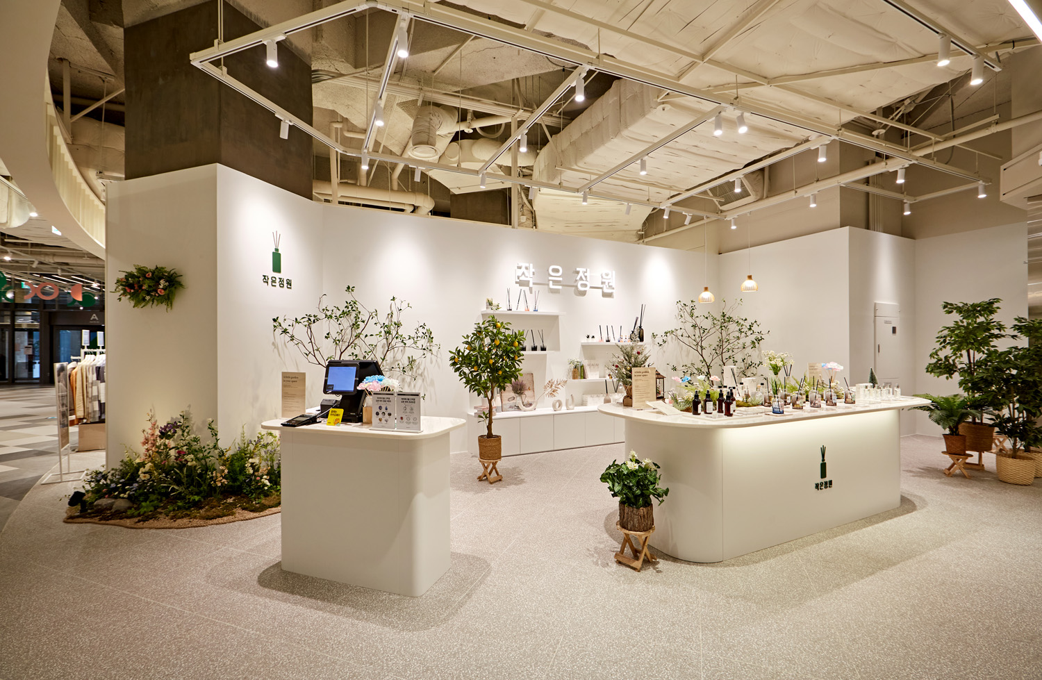 白色花园 | 10 平米小阳台的极简设计魅力-5