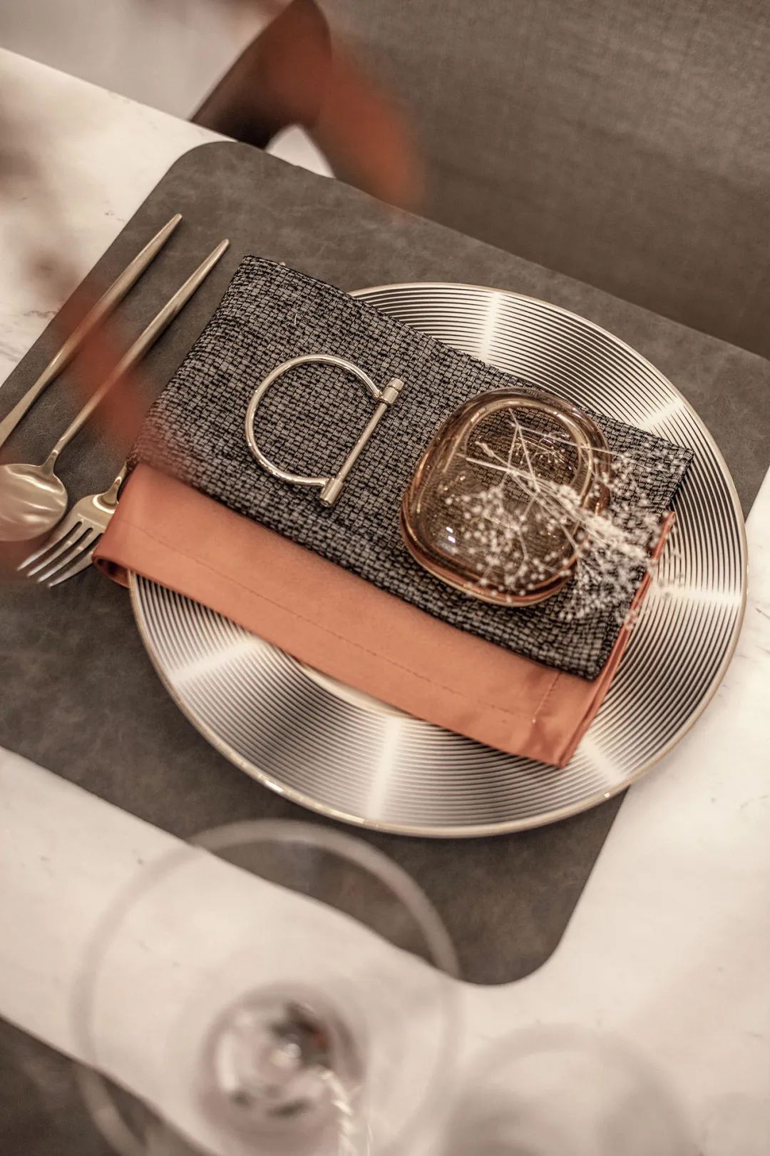 杭州中旅归锦府现代简约样板间 | 家的色彩与都市绿洲-23