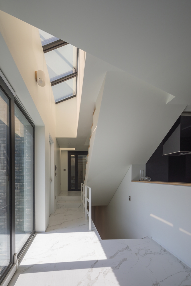 韩国乡村白色百叶窗展馆屋-35