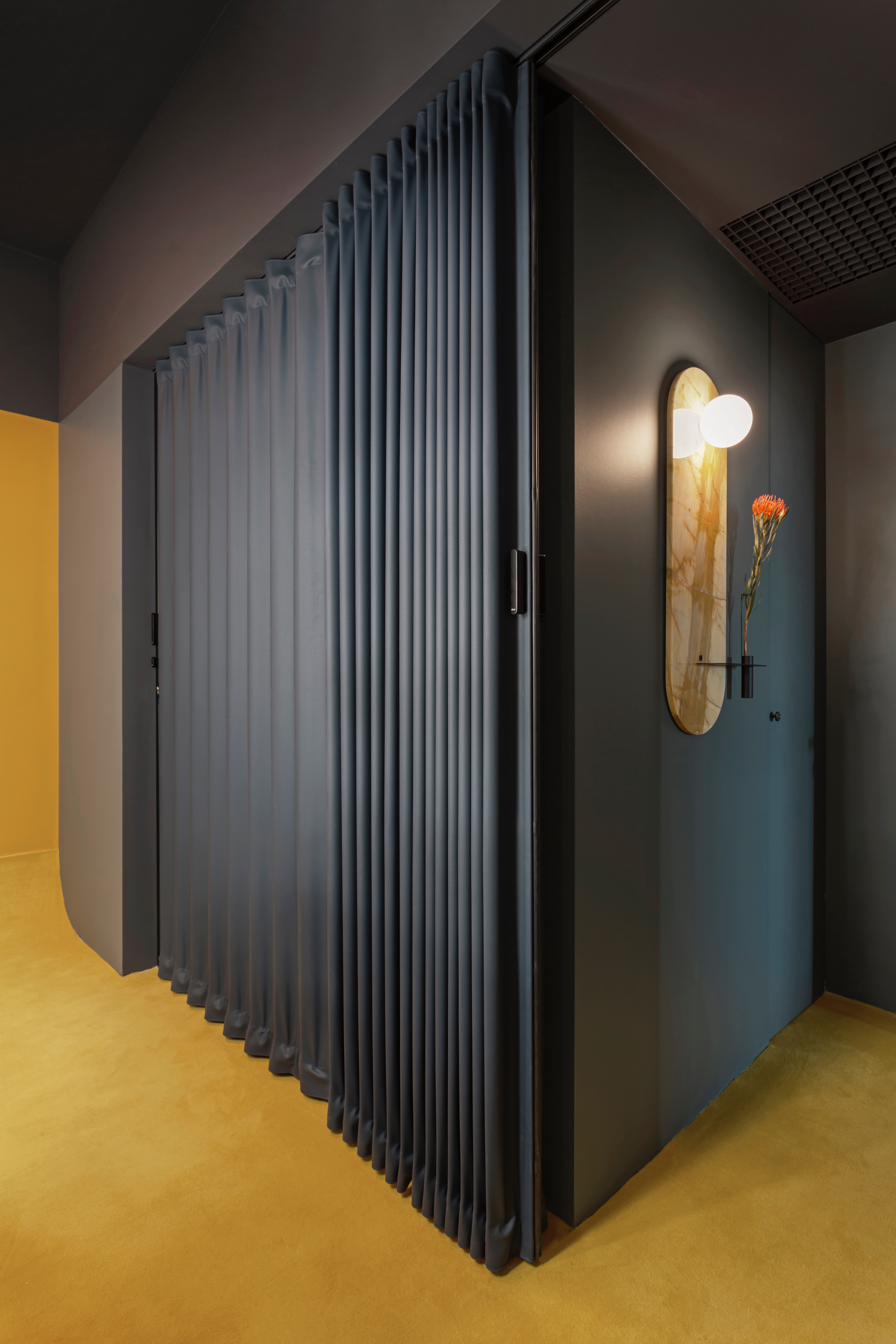 色彩鲜明的剧场化妆间设计-10