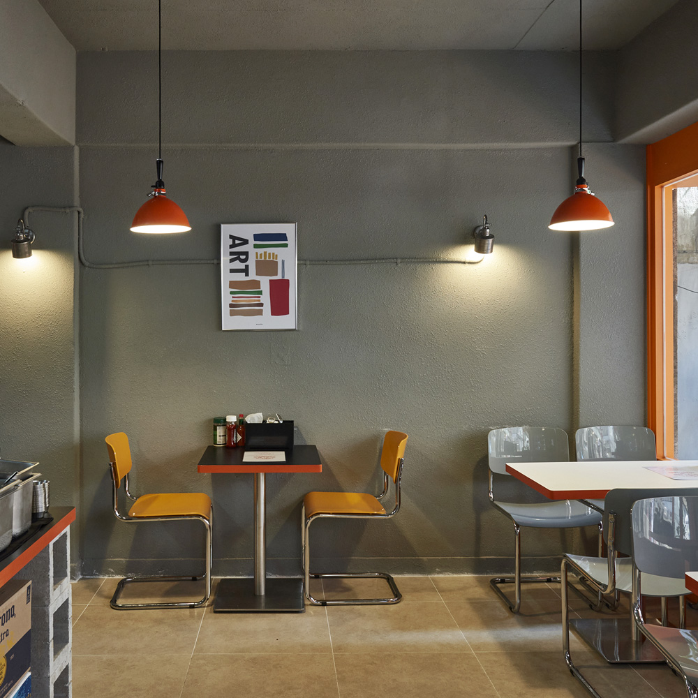 20 平米橙色亮点披萨店，打造极致室内空间-11