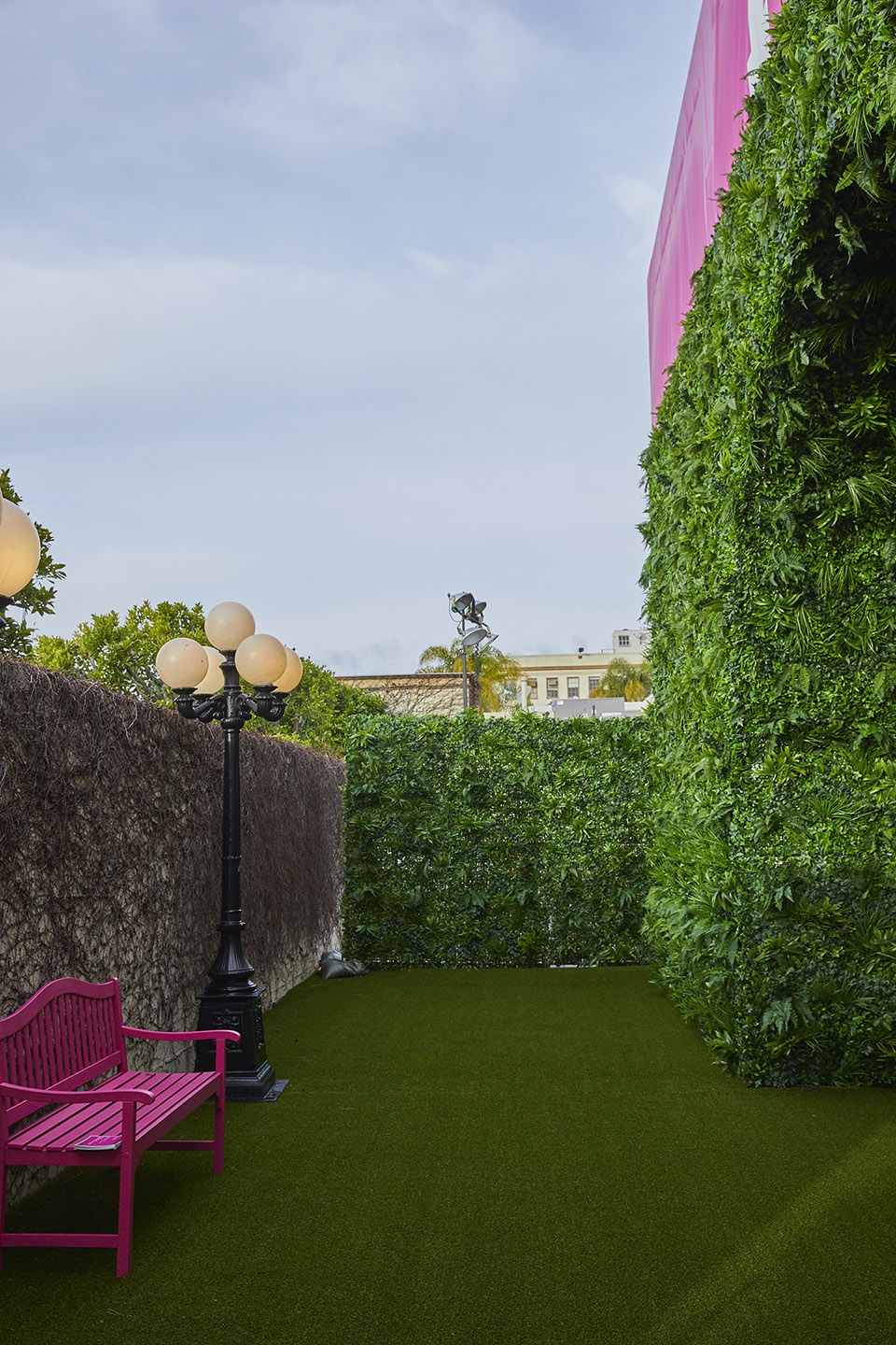 洛杉矶Frieze艺术博览会 · wHY 打造沉浸式室内外空间-7