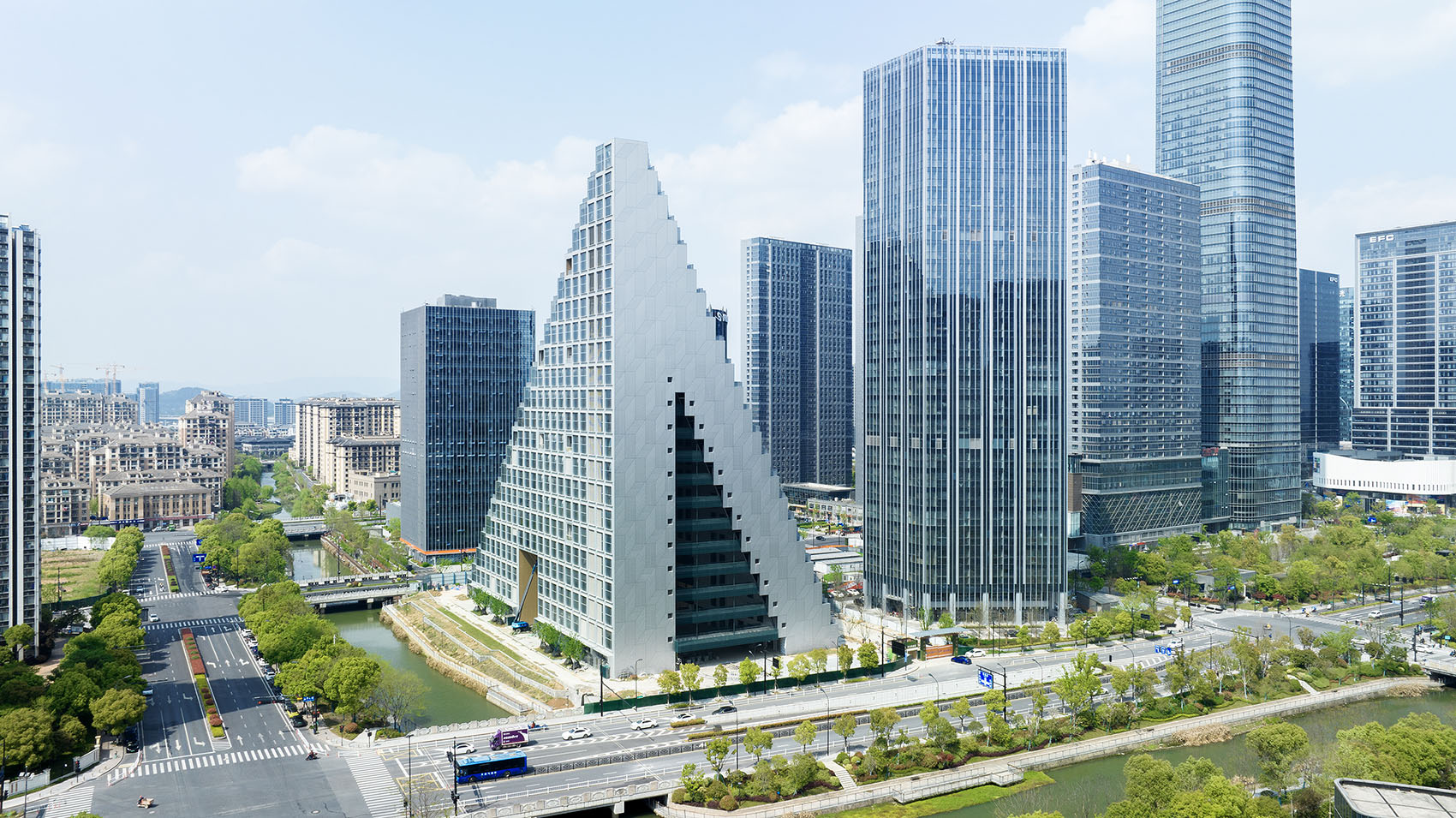 杭州未来科技城新湖中心· 光棱丨中国杭州丨OMA-10