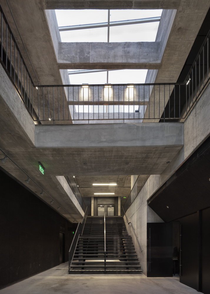 阿根廷建筑师协会总部 · 混凝土与绿意的共生-66