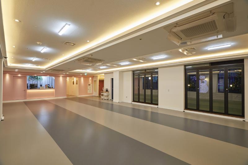 融合实用与美观的 56 平爱犬咖啡厅设计-11