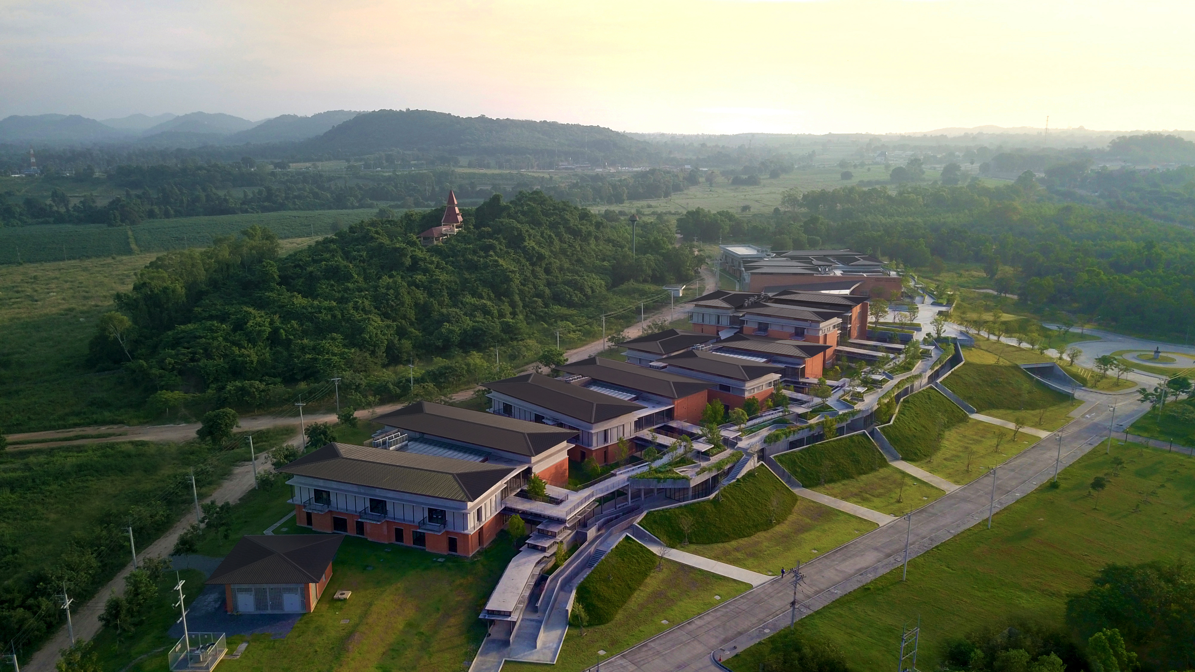 泰国法政大学芭堤雅校区学习中心丨泰国春武里-4