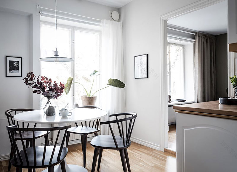 暗色调瑞典小公寓,舒适实用空间利用-12