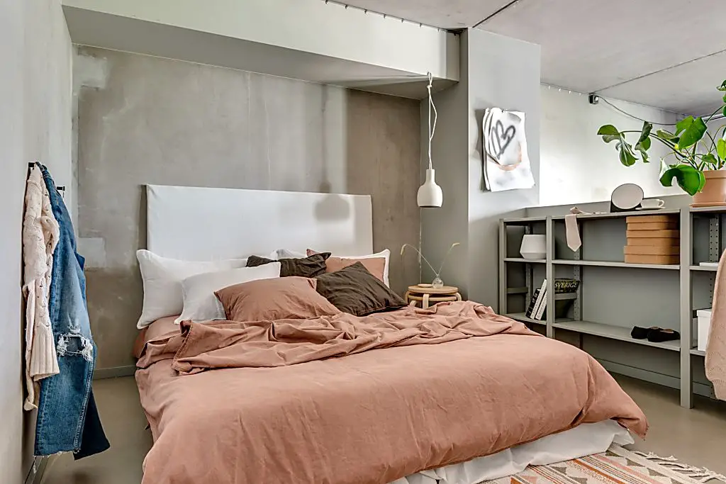 独特粉色工业风，60m2 两层公寓设计惊艳亮相-9