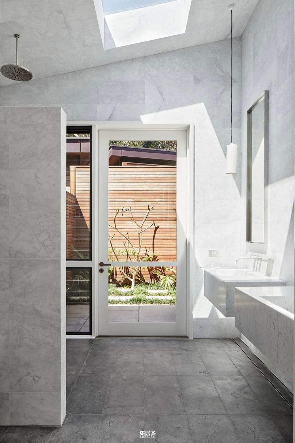 黑色立面与中世纪装饰组合的澳大利亚海岛度假屋-15