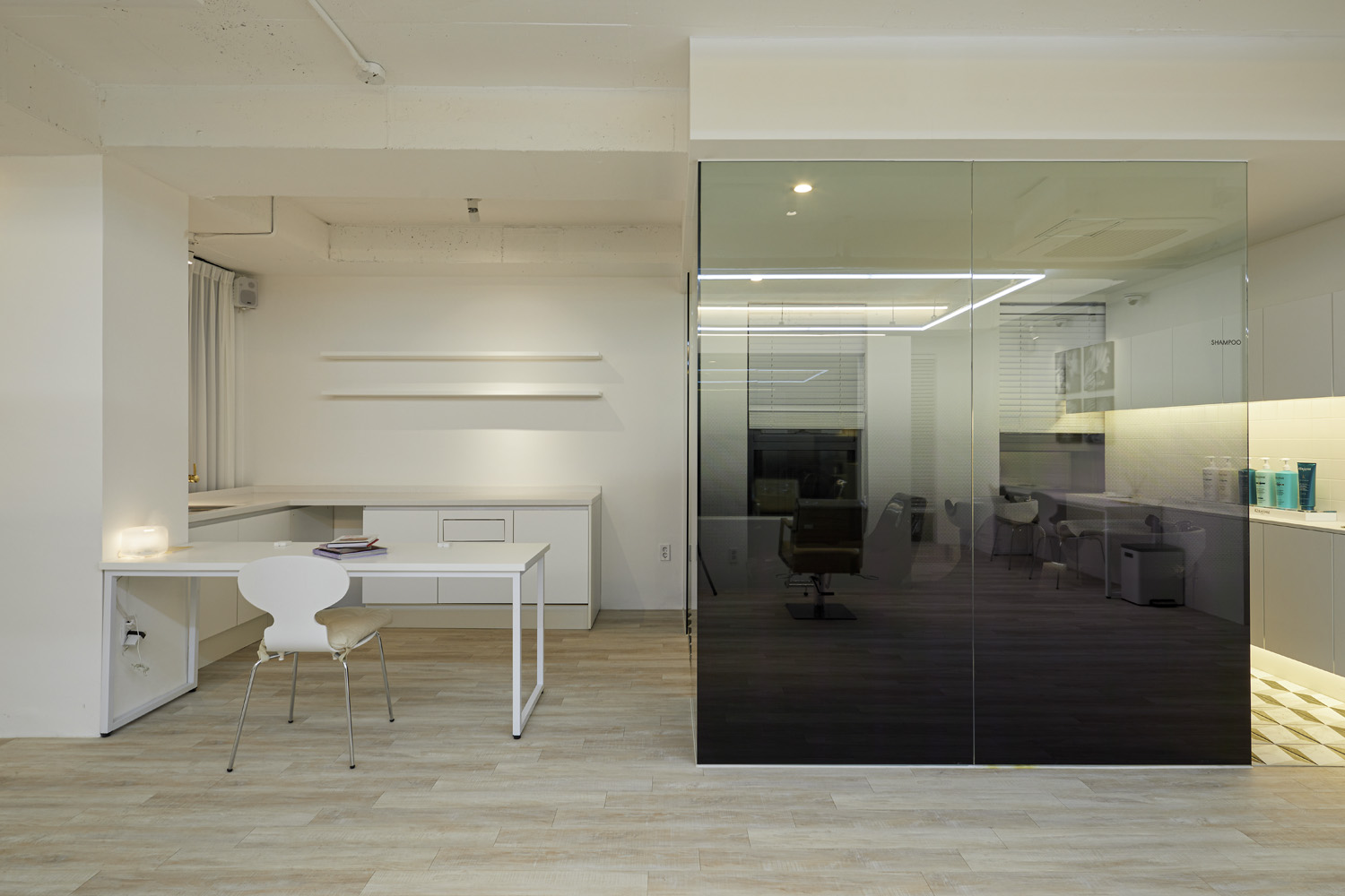 简约优雅 80 平美容院设计-12