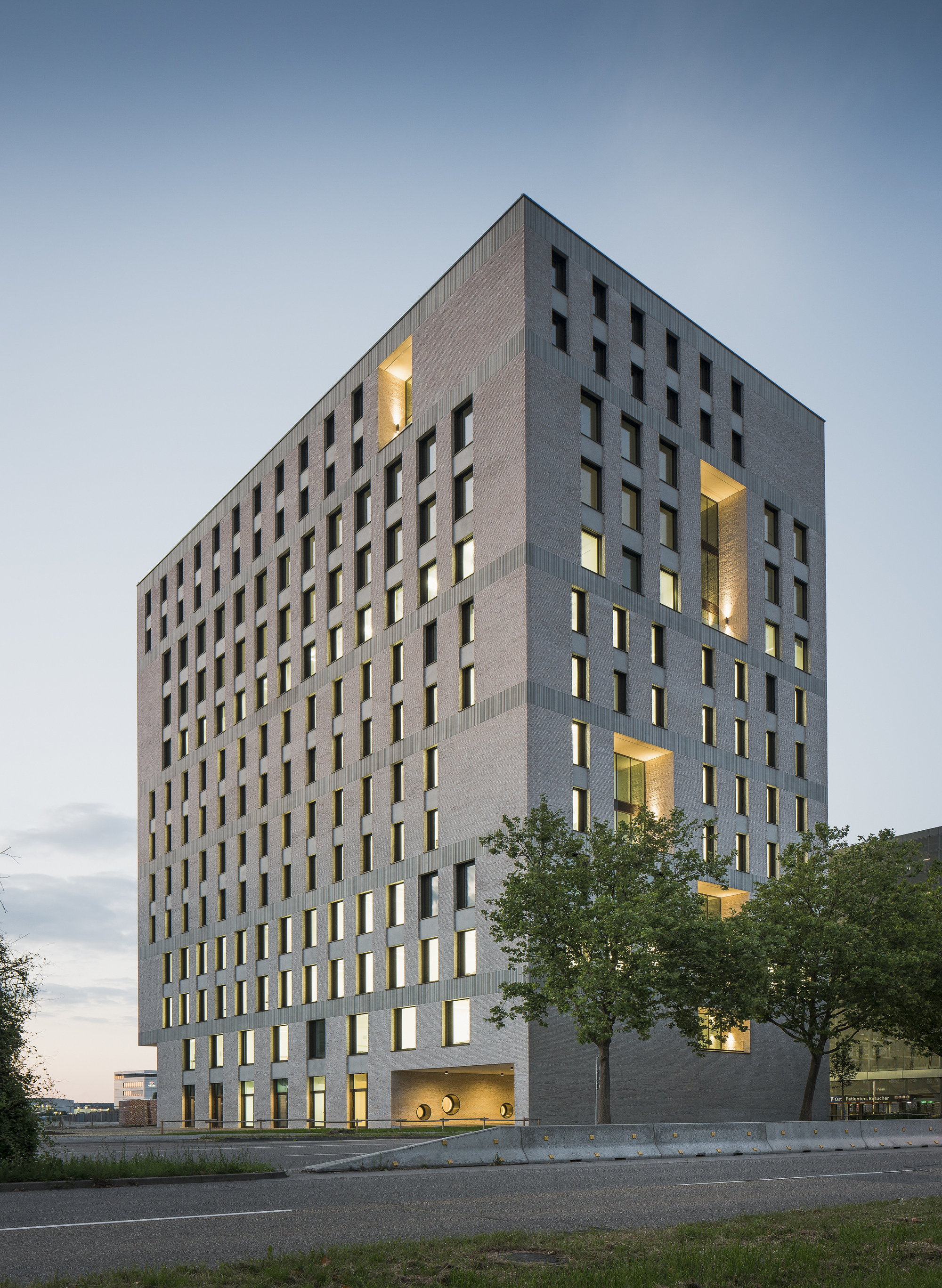 New High-Rise-Block Böblingen District Hospital / Baumschlager Eberle Architekten-22