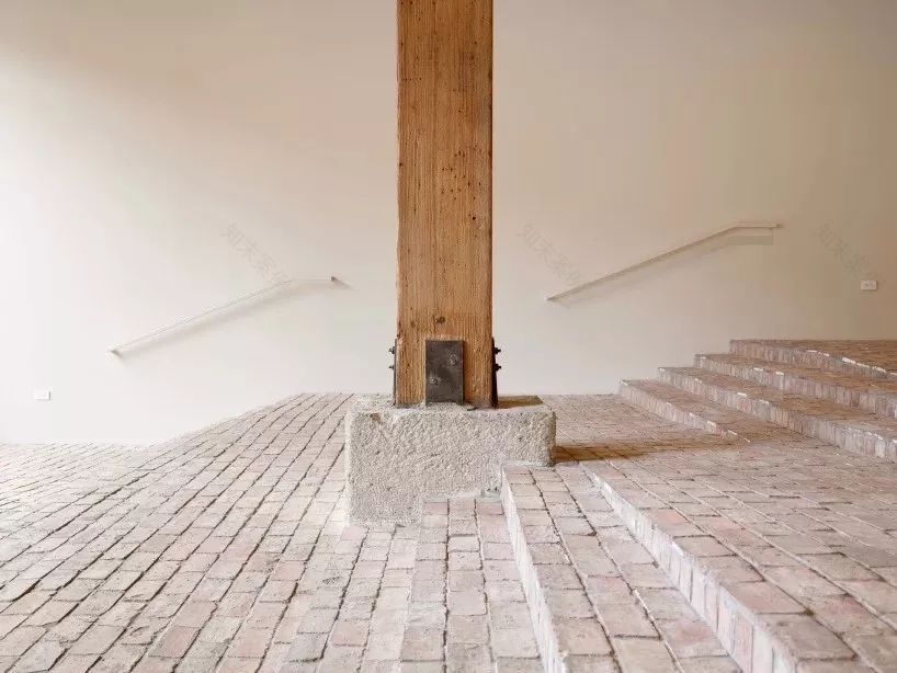 norman kelley利用多功能楼梯坡道改造芝加哥的“notre”商店-8