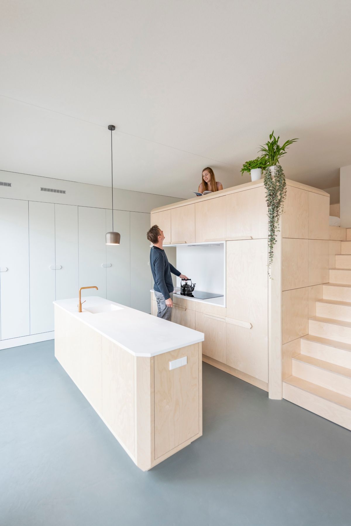 阿姆斯特丹带隐藏功能家具的小阁楼公寓丨荷兰阿姆斯特丹丨建筑工作室Heren 5与家具设计师Paul Timmer-7