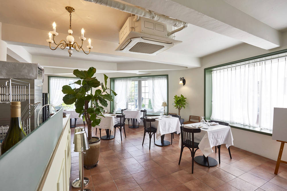 简约时尚的 20 平米餐厅设计-7