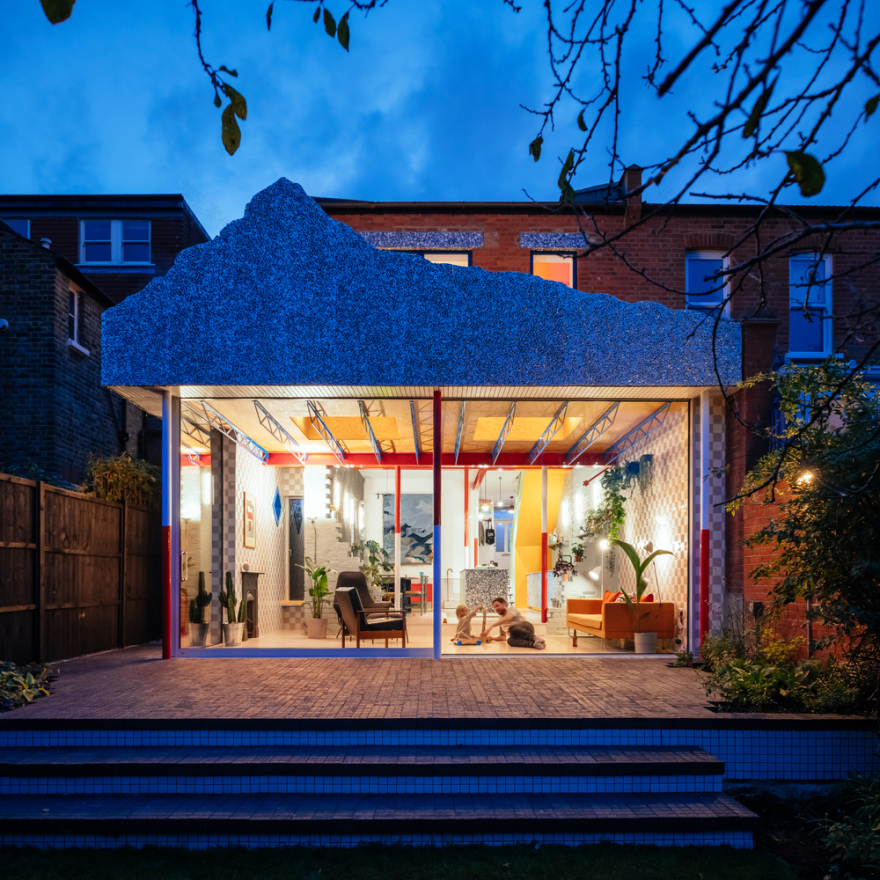 色彩斑斓的“山景房” · 英国伦敦的现代家庭住宅设计丨CAN-28