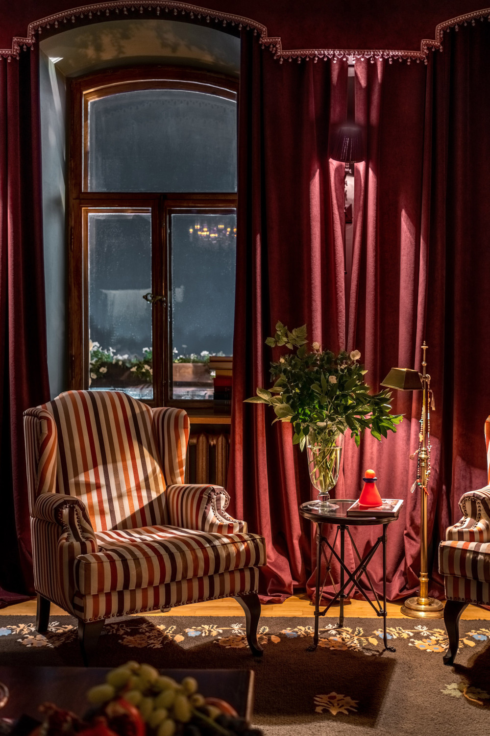 乌克兰历史公寓，古董家具打造精致闺房风格-33