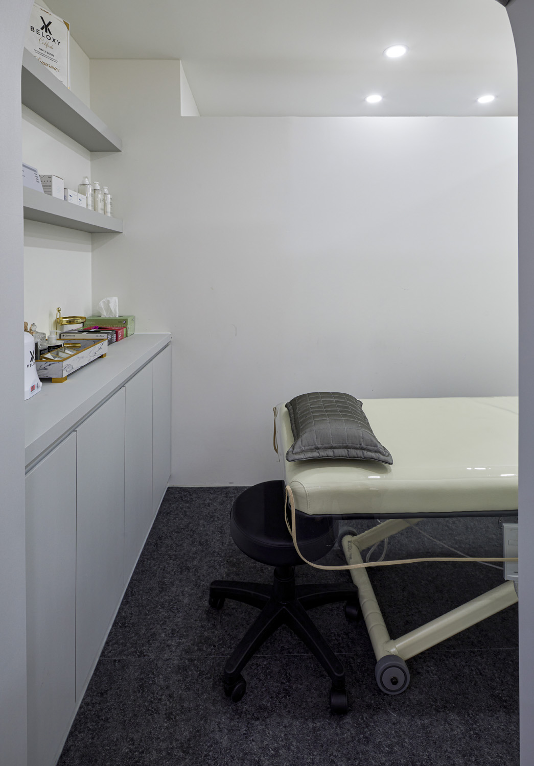 简约清新 13 坪白调奈尔氏咖啡厅-12