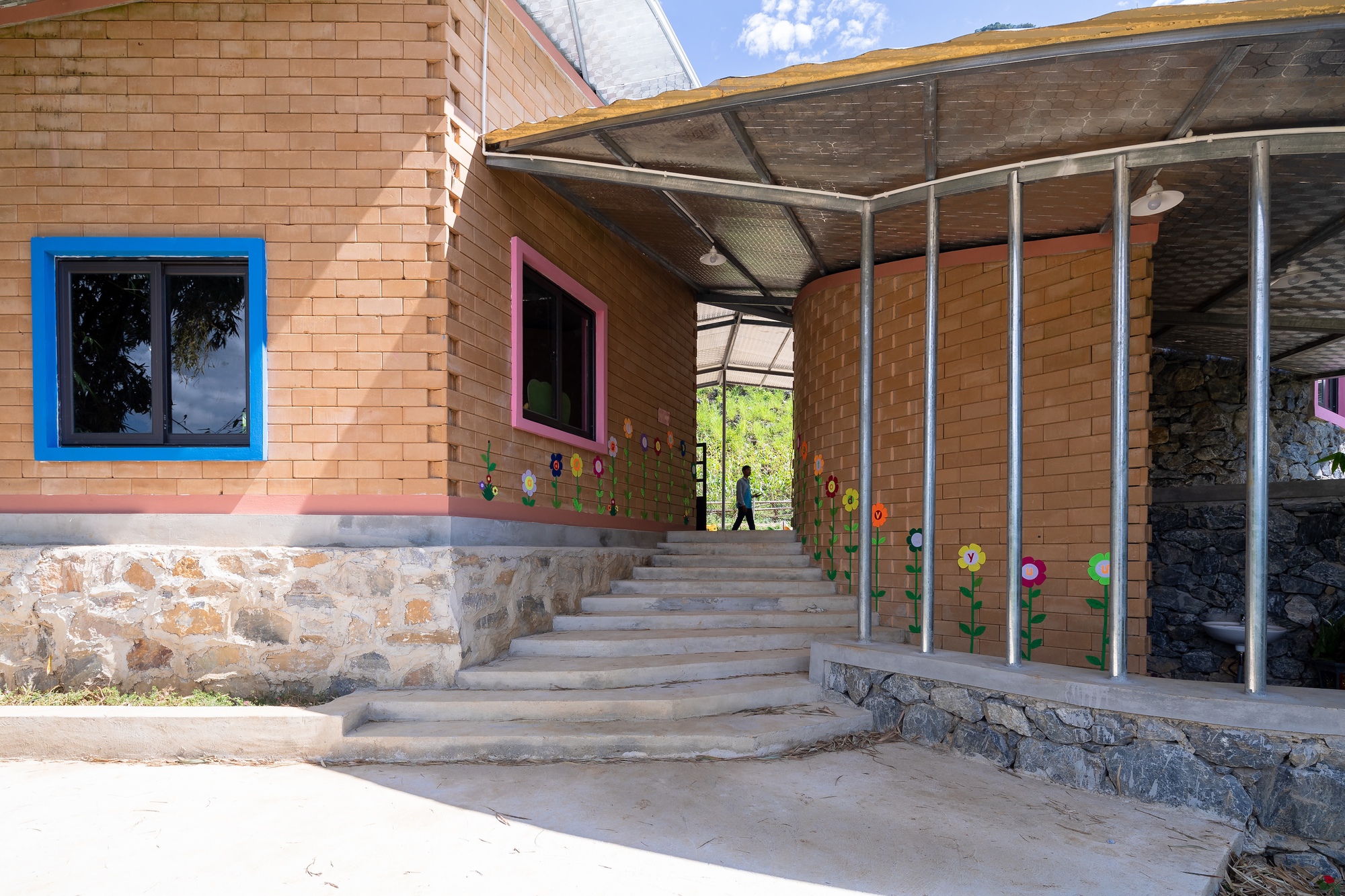 乡村幼儿园建筑丨1+1>2 Architects-8