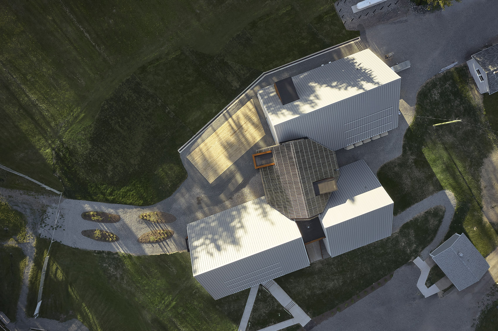 高地村游客解说中心，加拿大 / Abbott Brown Architects-12