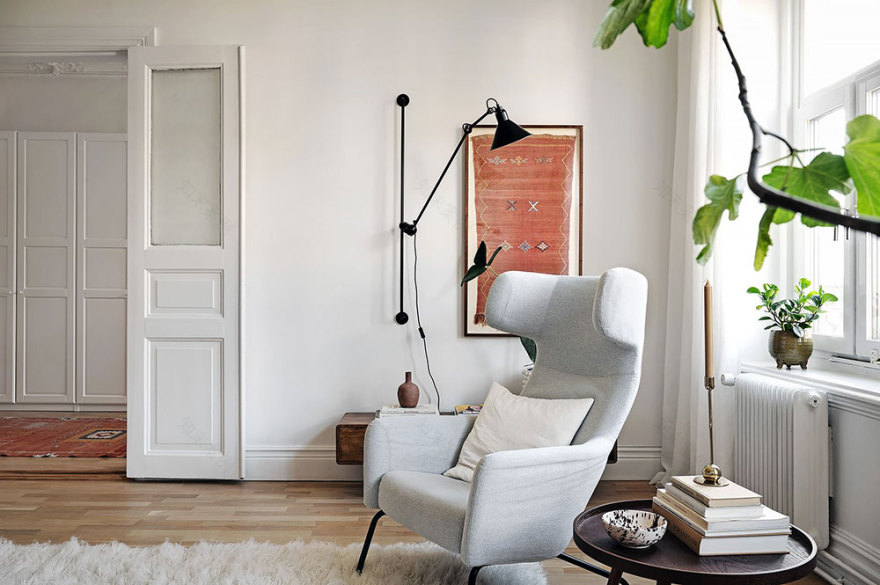 哥德堡优雅绿陶公寓,温暖纹理与现代风格的完美融合-4