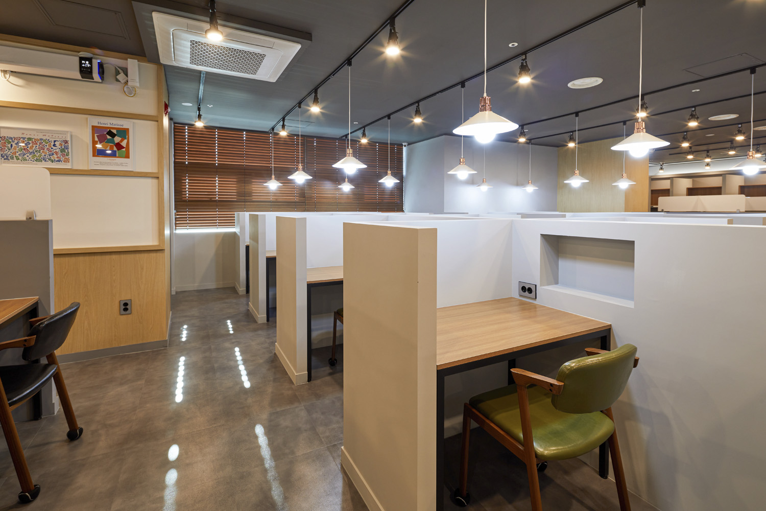 现代简约风 86 平工作室咖啡厅设计-9